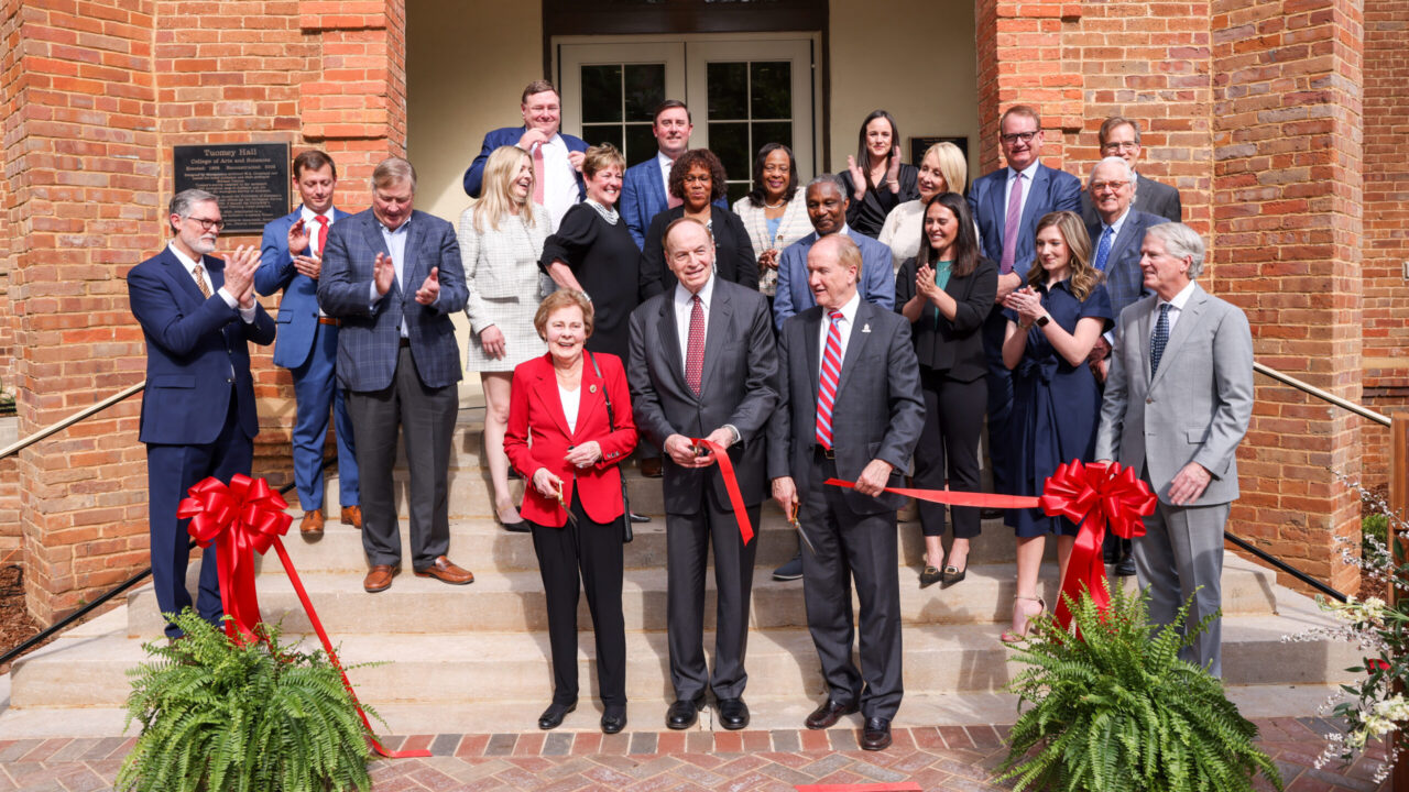 Senator Richard Shelby cuts a ribbon to officially open Toumey Hall